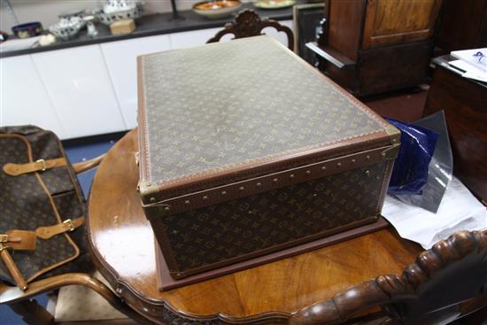 A large Louis Vuitton suitcase, 21in.
